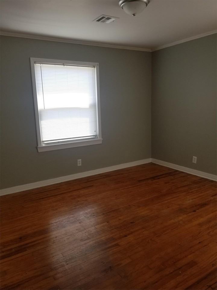 1212 N Yale Ave #1 - Photo 6 of 8