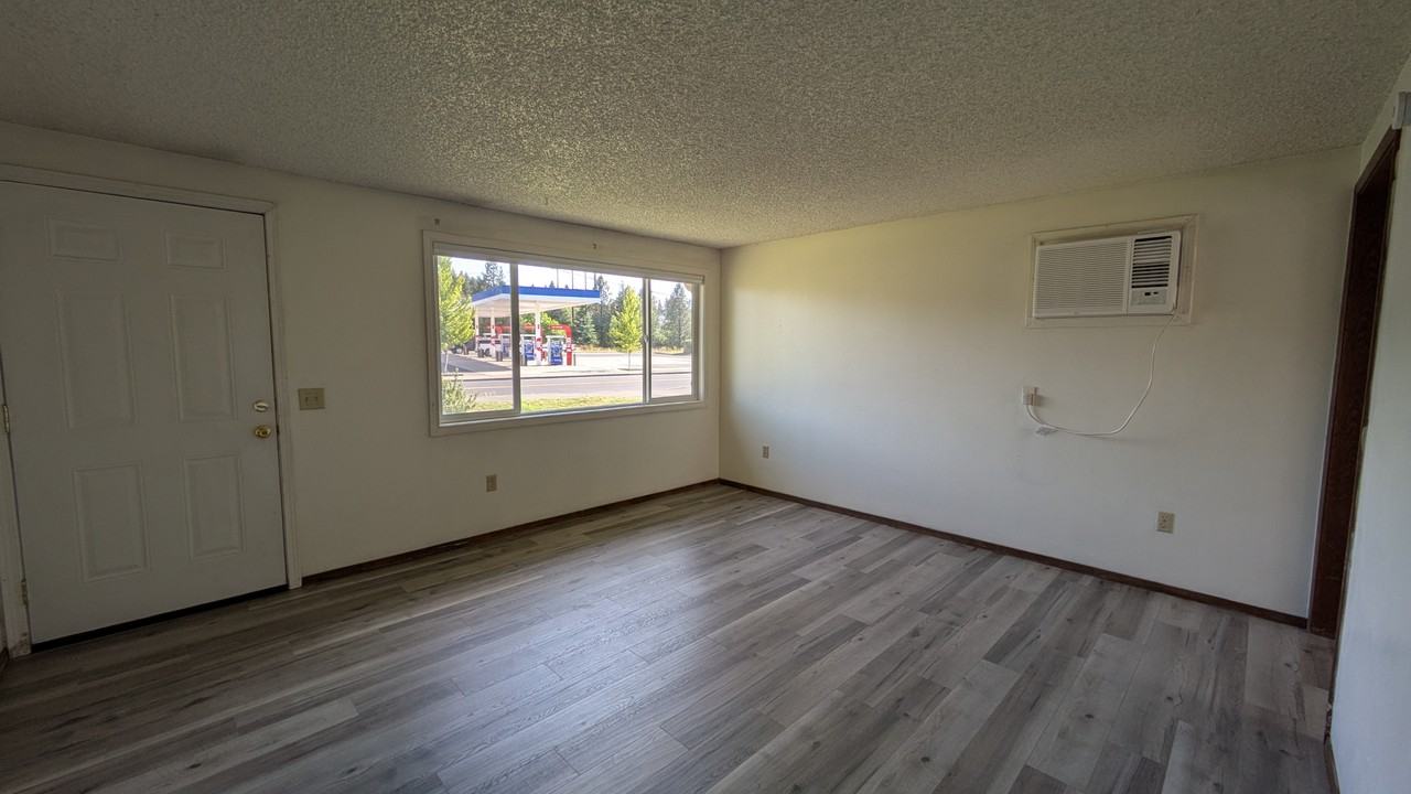 S Hanson Ave #1243 - Photo 5 of 19