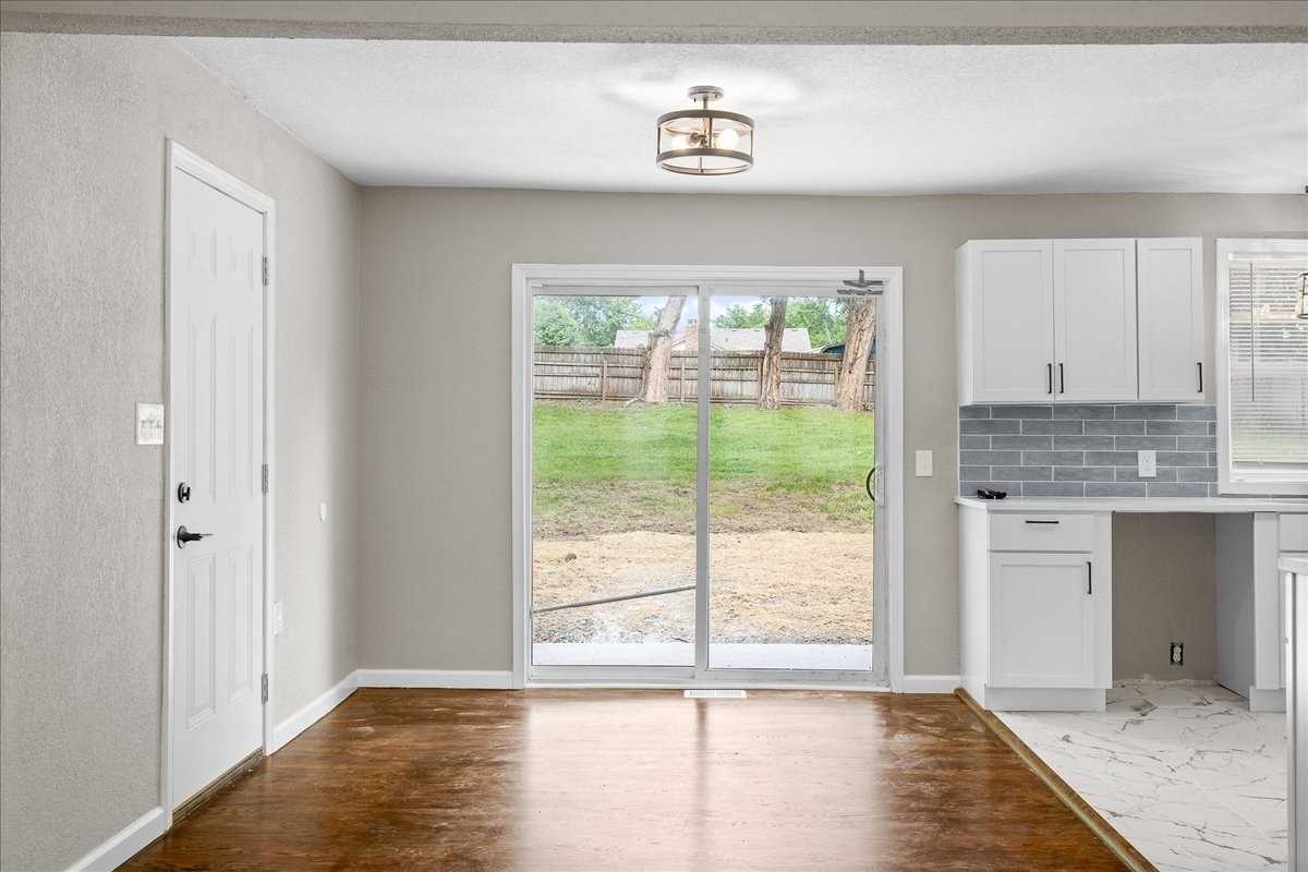 8007 Tennessee Ave - Photo 2 of 13