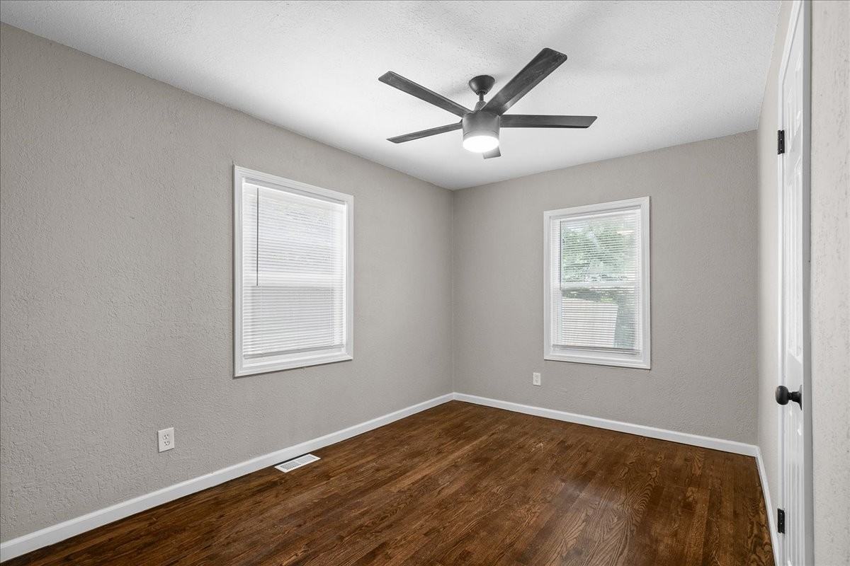 8007 Tennessee Ave - Photo 7 of 13