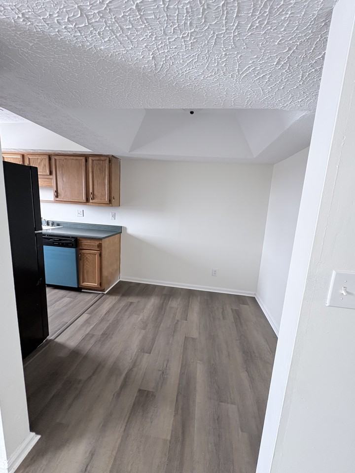 122 Karen Ct #1 - Photo 3 of 10