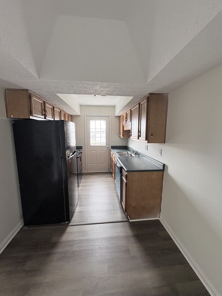 122 Karen Ct #1 - Photo 4 of 10