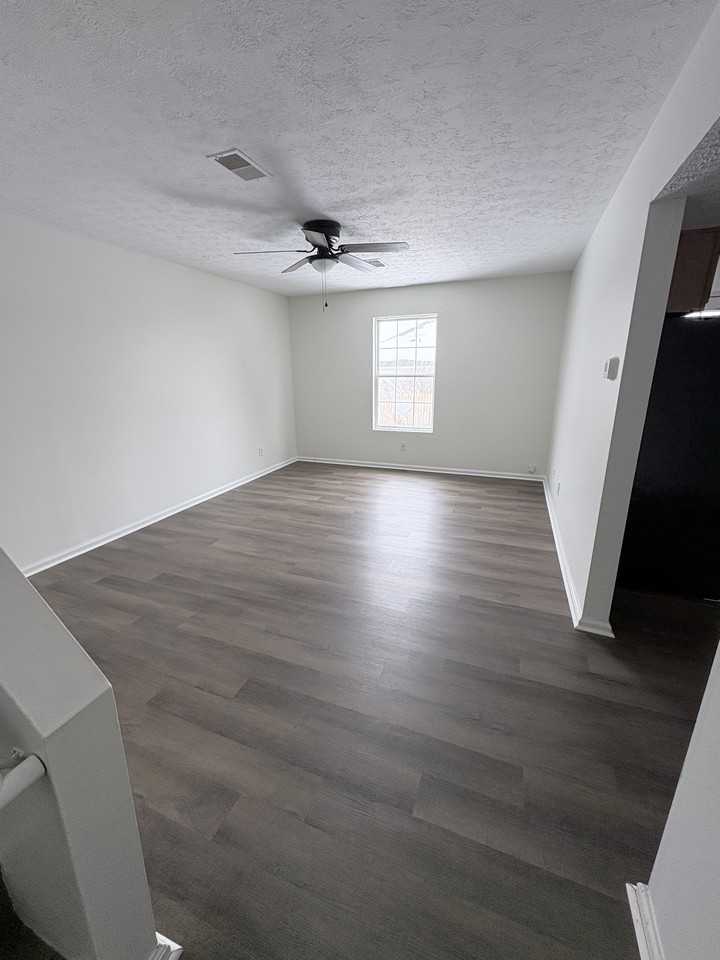 122 Karen Ct #1 - Photo 5 of 10