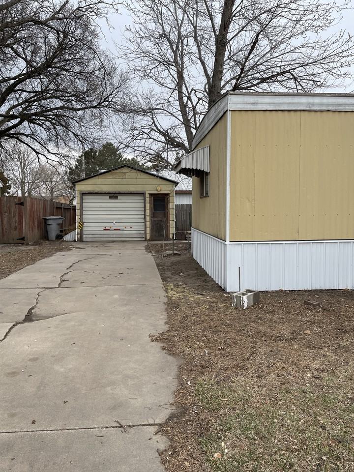 201 E 5th St #1 - Photo 2 of 6