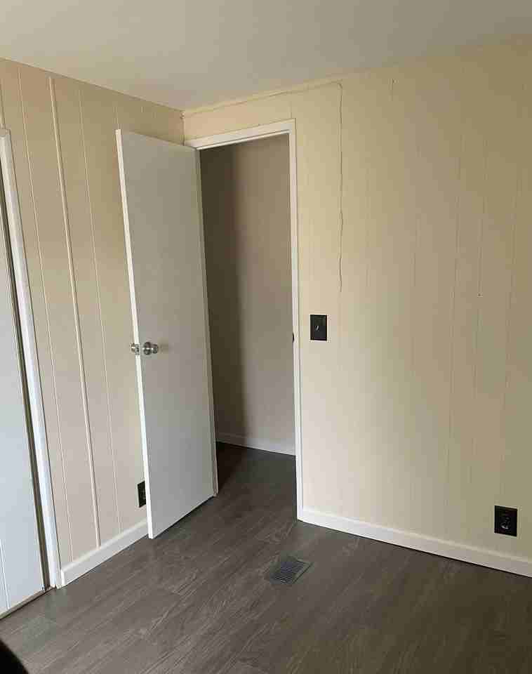 201 E 5th St #1 - Photo 4 of 6