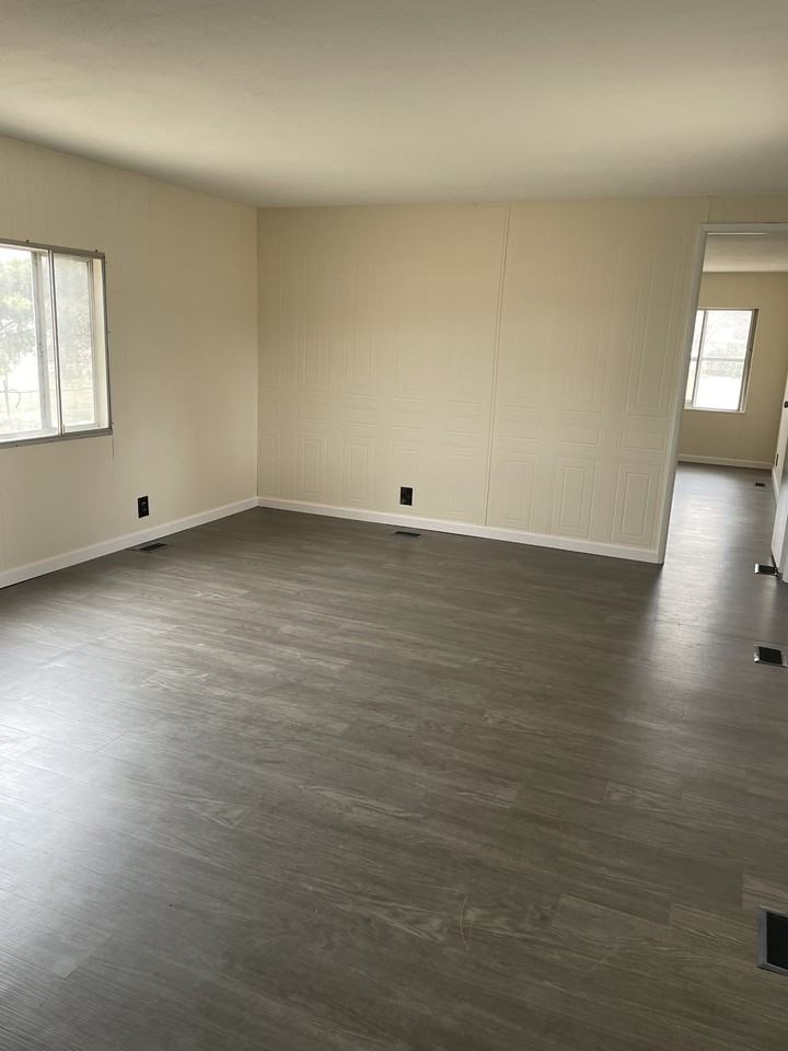 201 E 5th St #1 - Photo 5 of 6