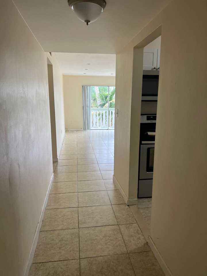 15225 NE 6 AveApt B205 #B205 - Photo 4 of 21