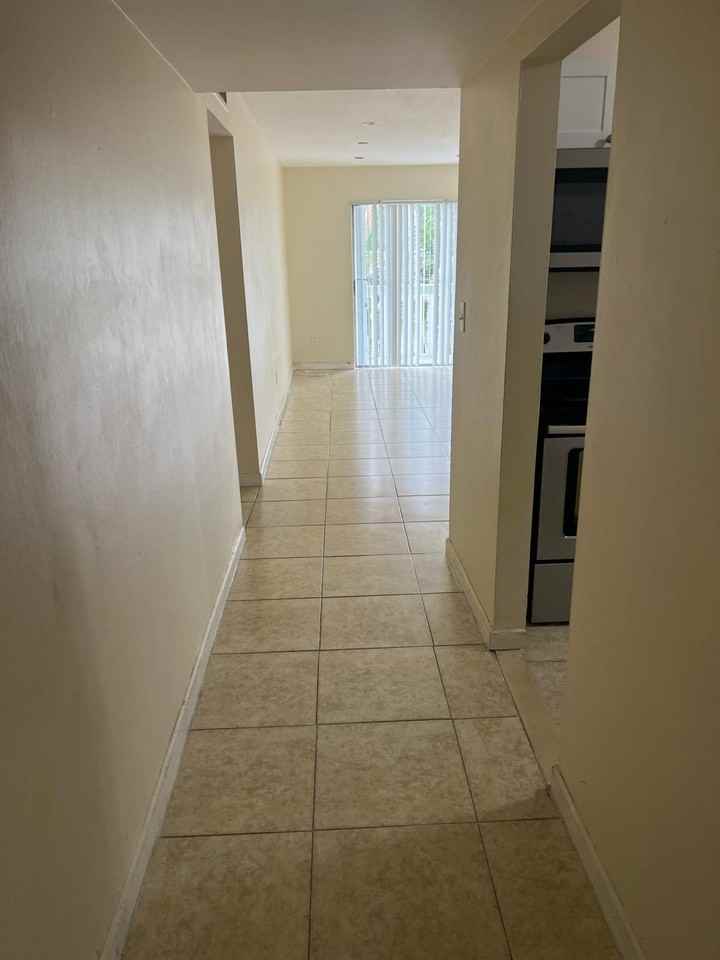 15225 NE 6 AveApt B205 #B205 - Photo 5 of 21