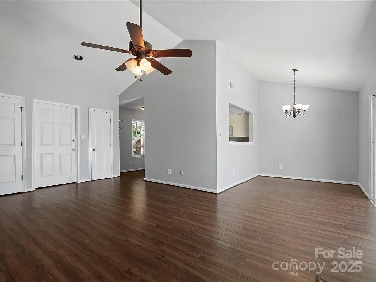 9404 S Vicksburg Park Ct - Photo 3 of 19