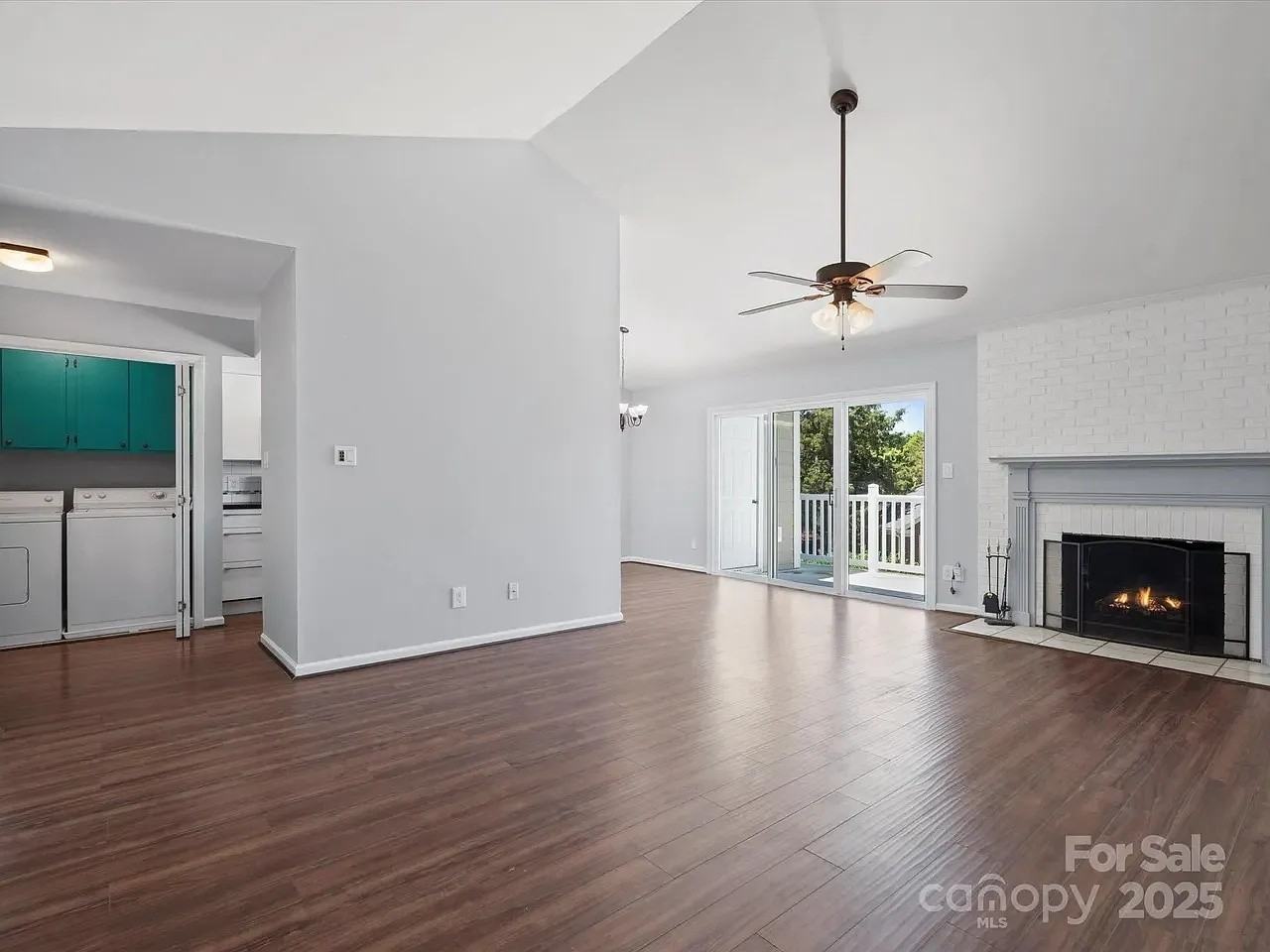 9404 S Vicksburg Park Ct - Photo 7 of 19