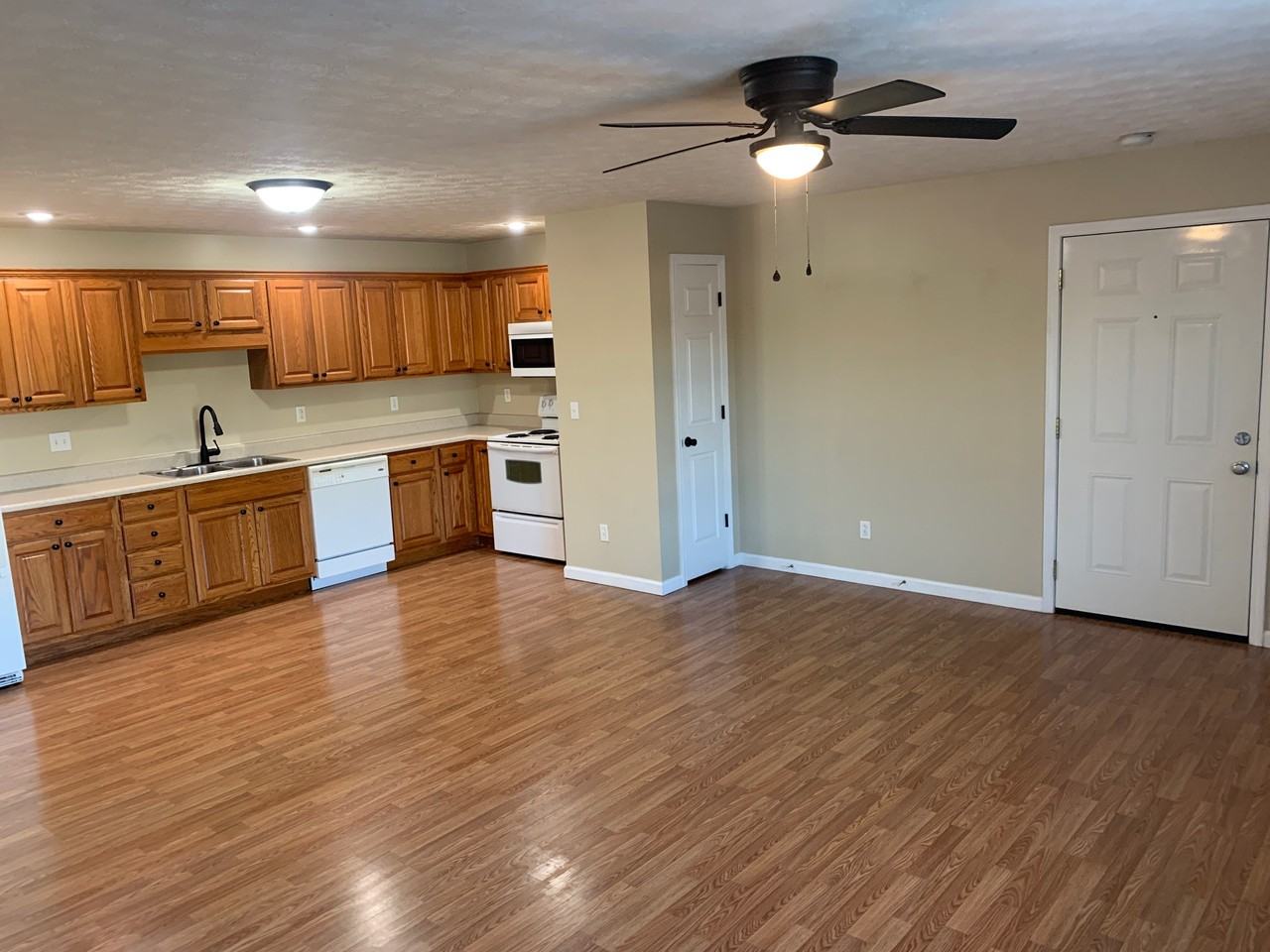 624 McCLUNGUNIT-F #F - Photo 2 of 14