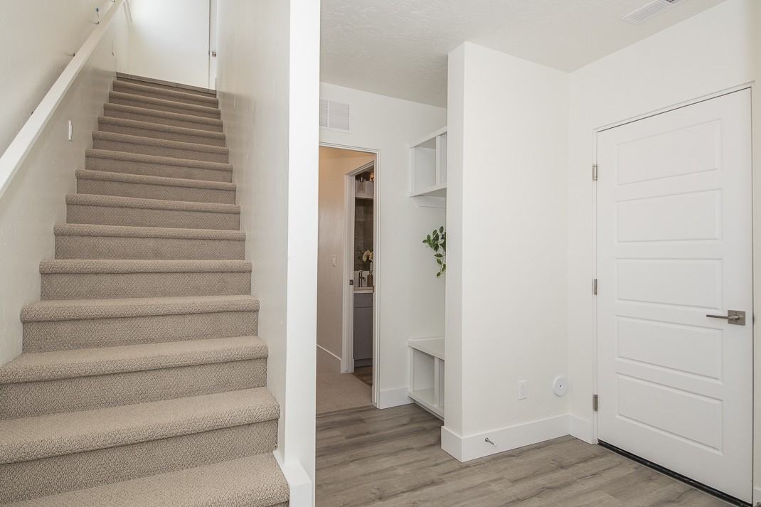 516 E Violets Cove Ln #1 - Photo 3 of 36