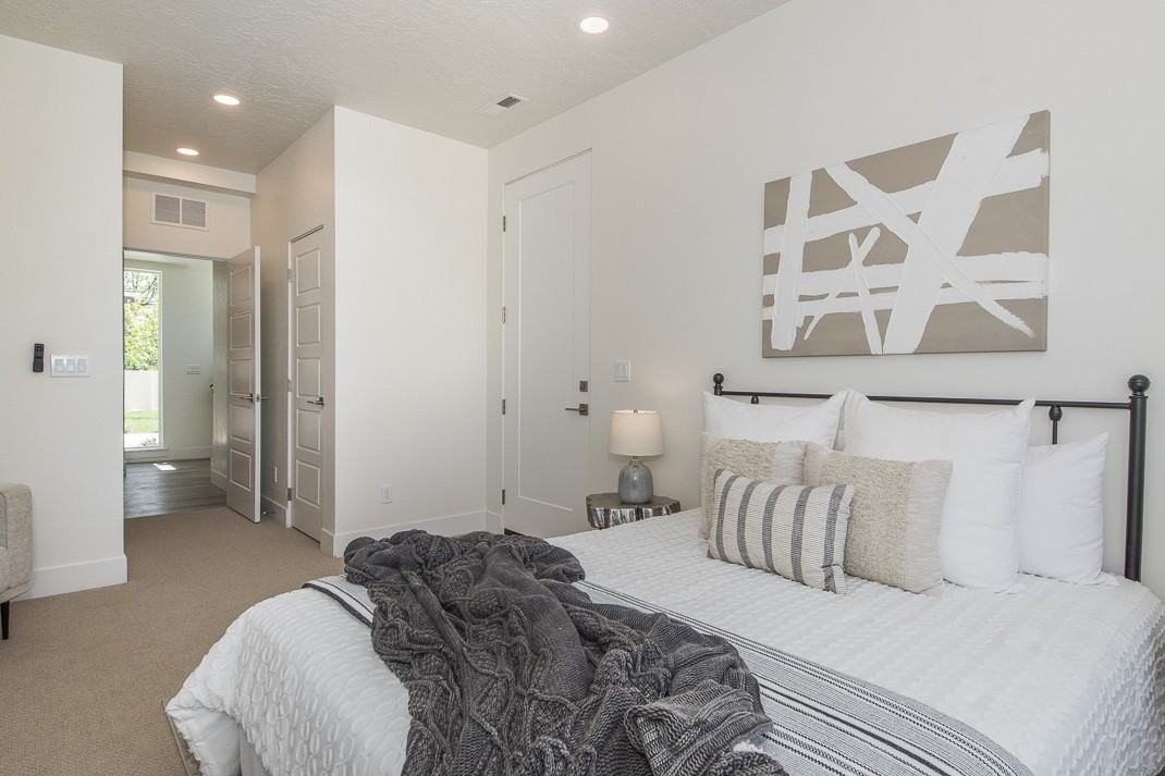 516 E Violets Cove Ln #1 - Photo 6 of 36