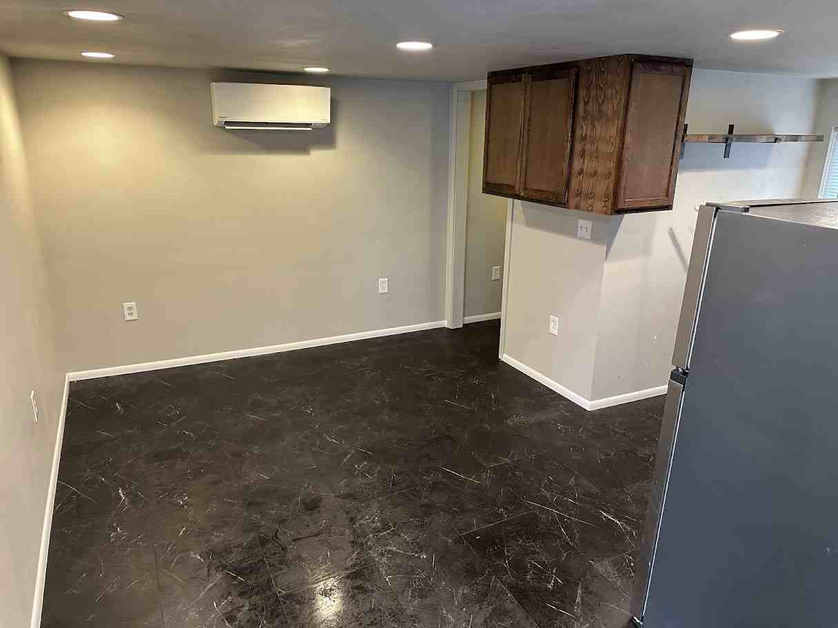 Daniels St & W 33rd St #B - Photo 4 of 13