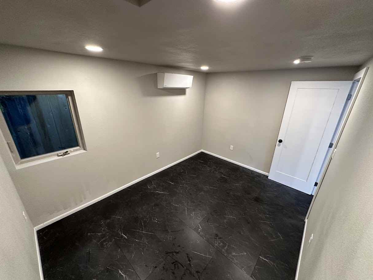 Daniels St & W 33rd St #B - Photo 6 of 13