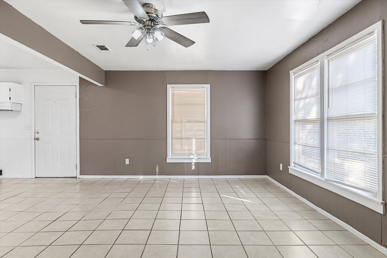 209 N Richardson St #1 - Photo 4 of 11