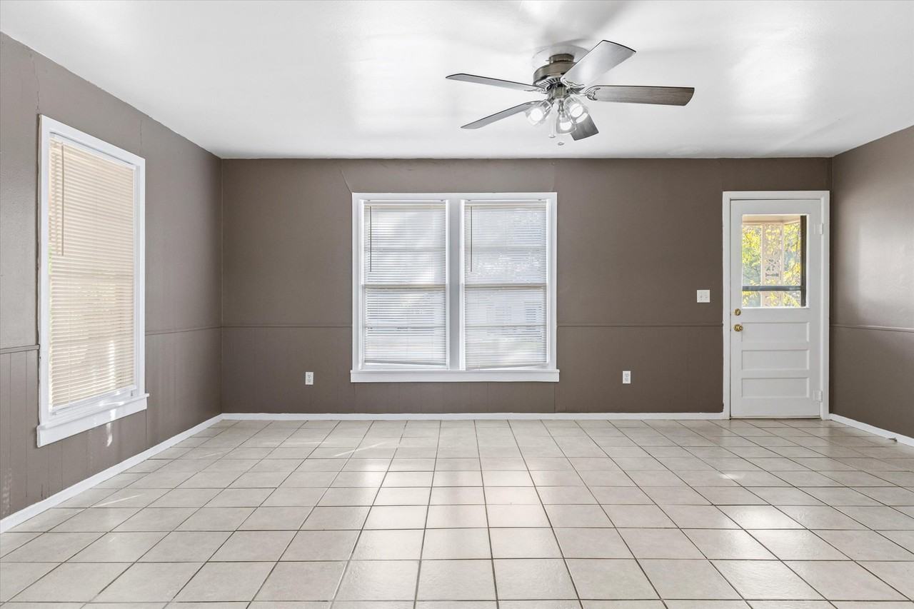 209 N Richardson St #1 - Photo 5 of 11