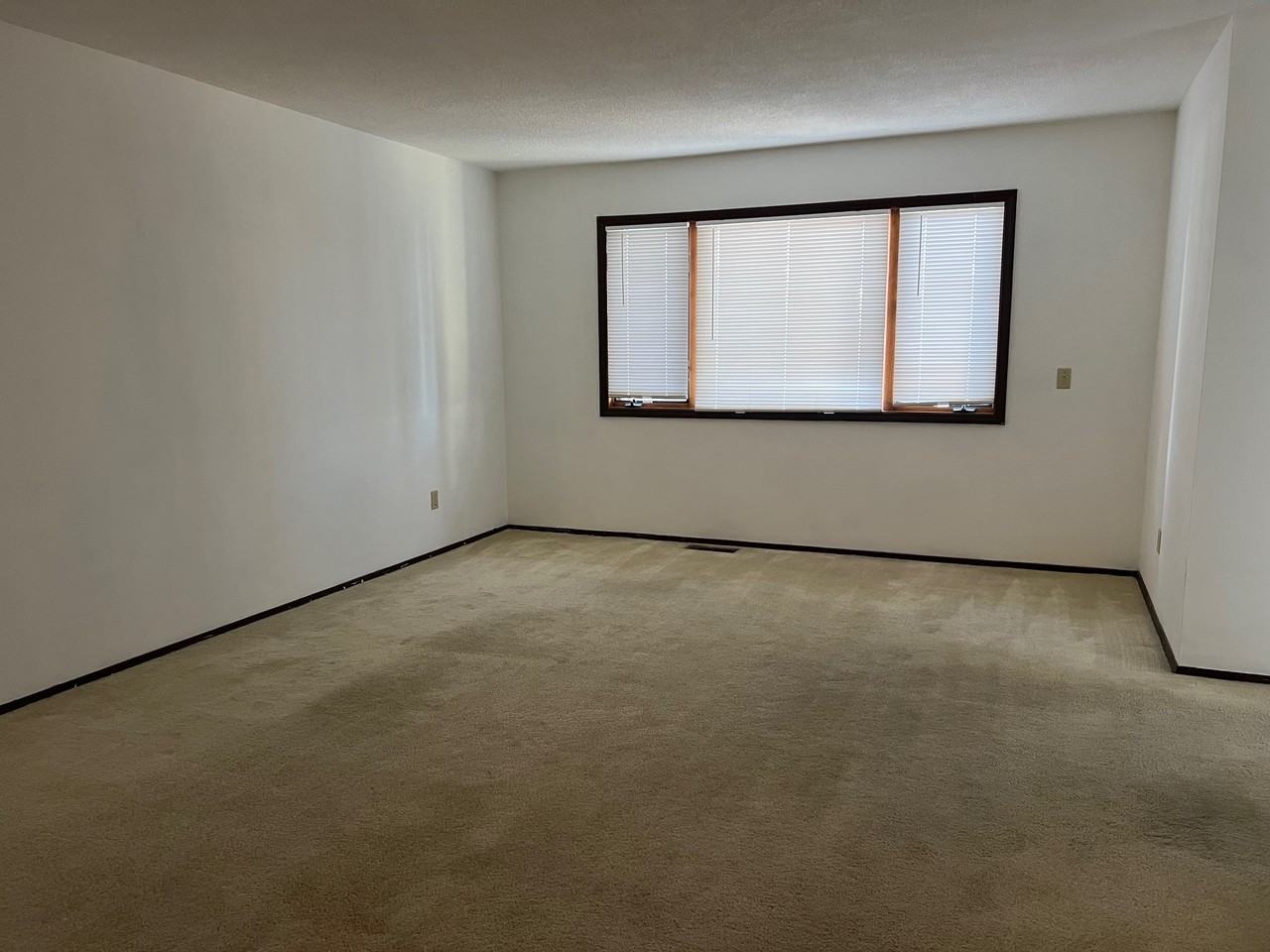 860 Devonshire Pl #1 - Photo 3 of 18