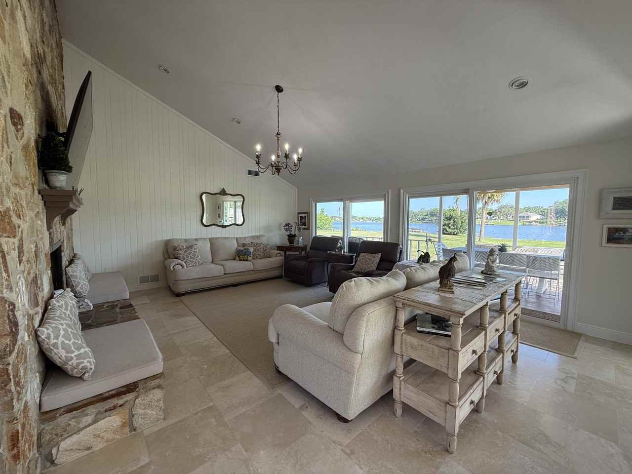 245 E Lakeview St #1 - Photo 3 of 28