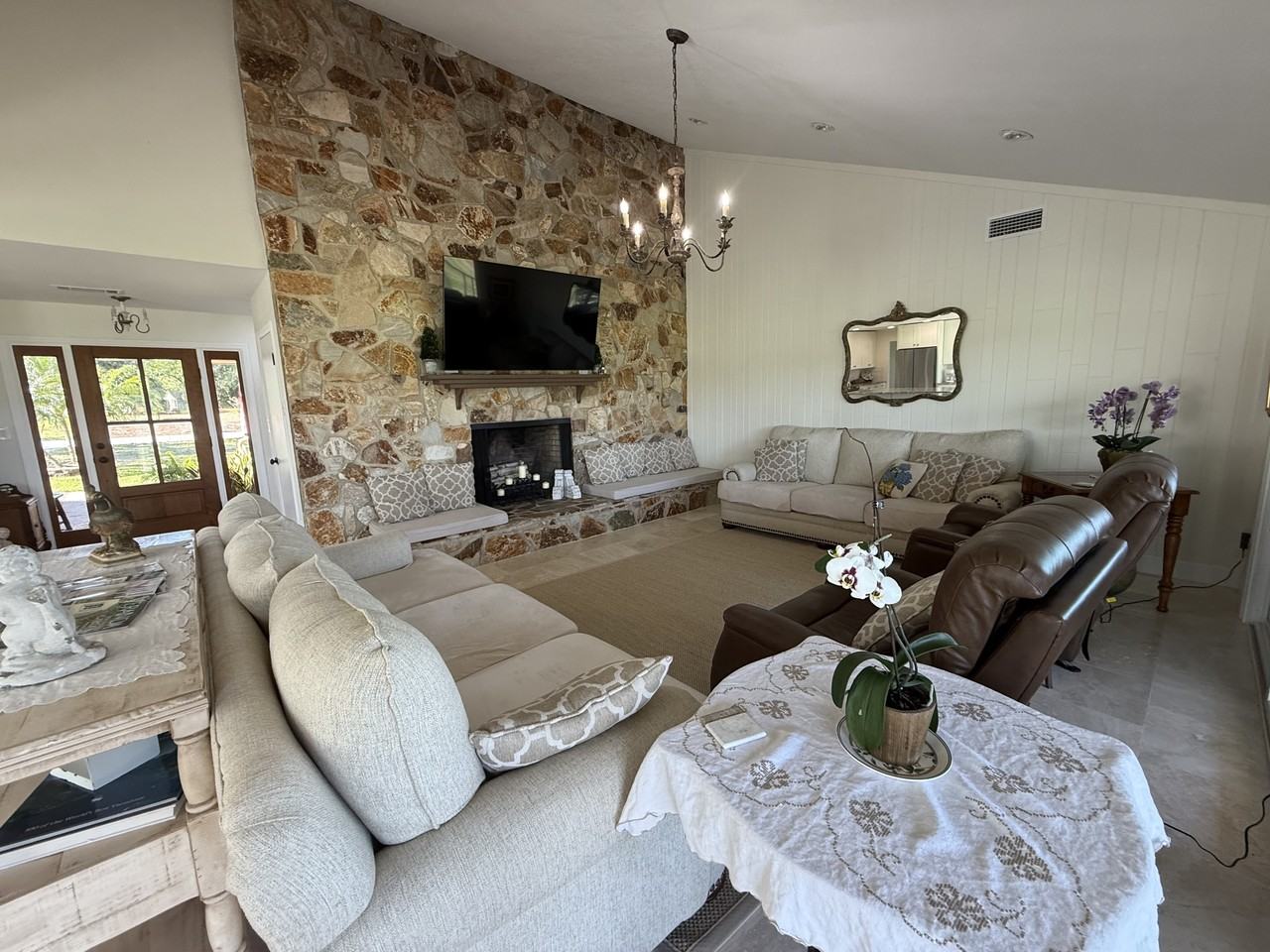 245 E Lakeview St #1 - Photo 4 of 28