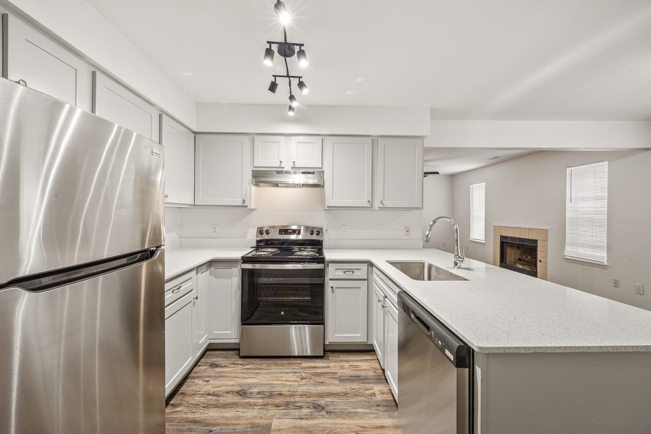 1006 N Molly Ct #1006MC - Photo 4 of 27