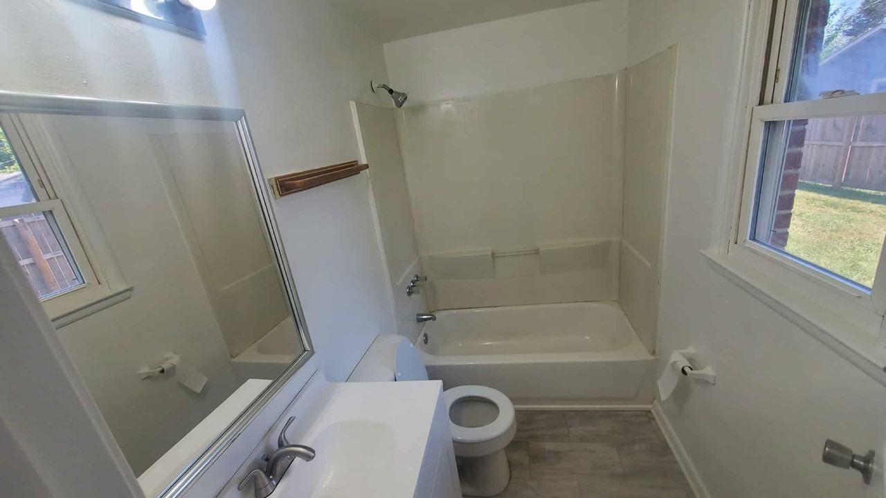 889 S Cherry St #1 - Photo 5 of 7