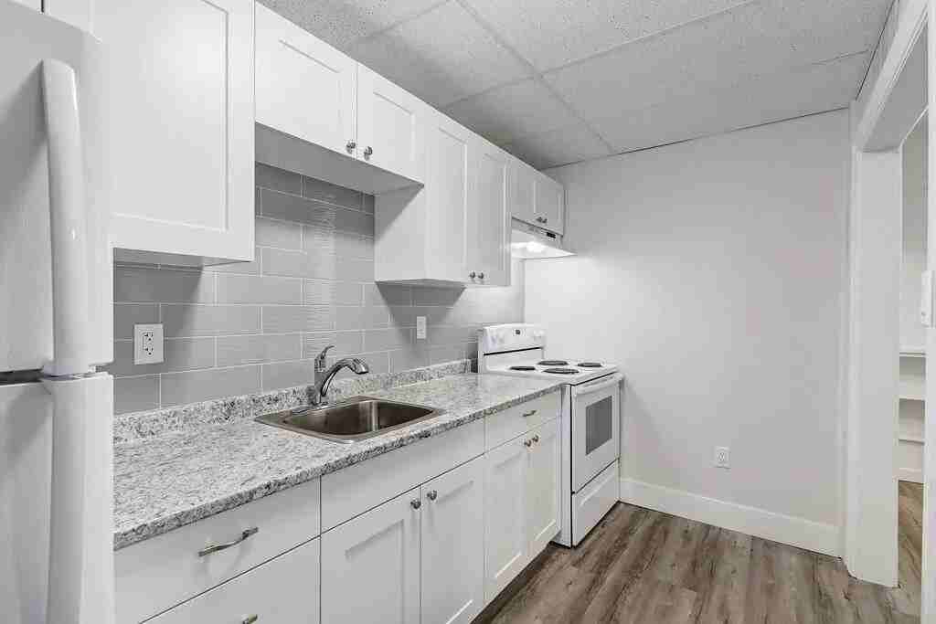 Linden Manor - Photo 7 of 30