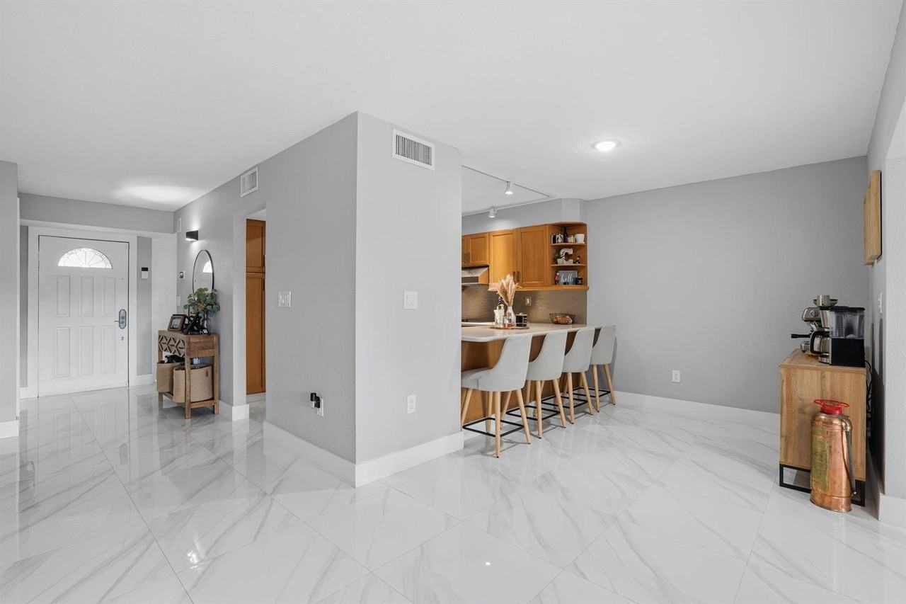 7136 Southwest 105th Court - Photo 6 of 25