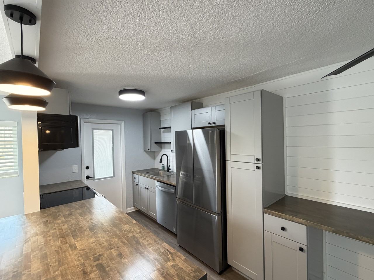 320 Lakeview Street - 1Unit 220 #1 - Photo 4 of 11