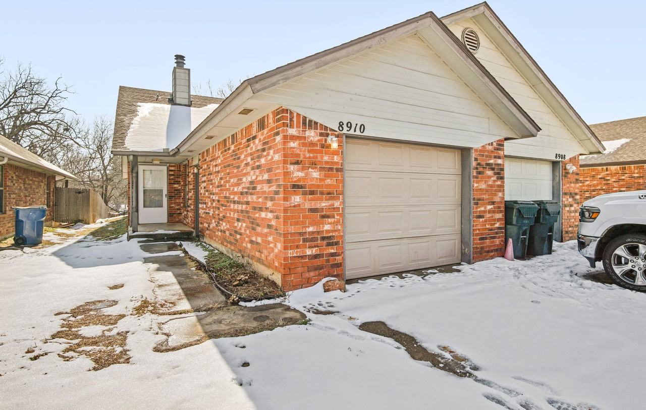 8910 Oak Valley Dr #1 - Photo 3 of 25