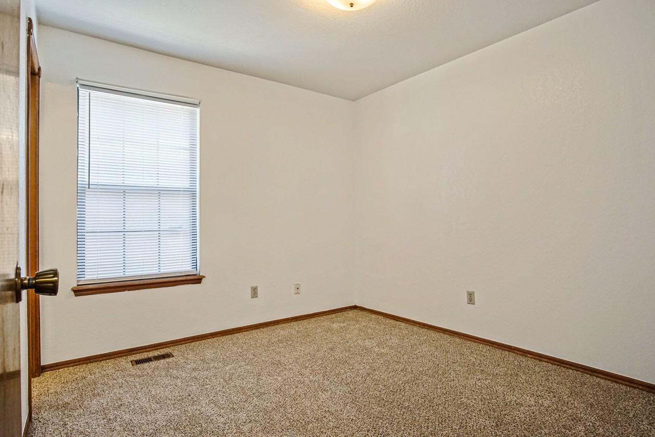 8910 Oak Valley Dr #1 - Photo 4 of 25