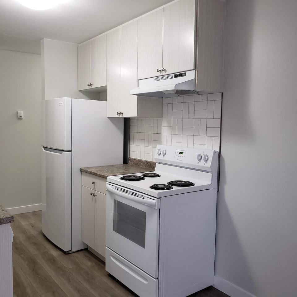 Laurier Manor - Photo 5 of 11