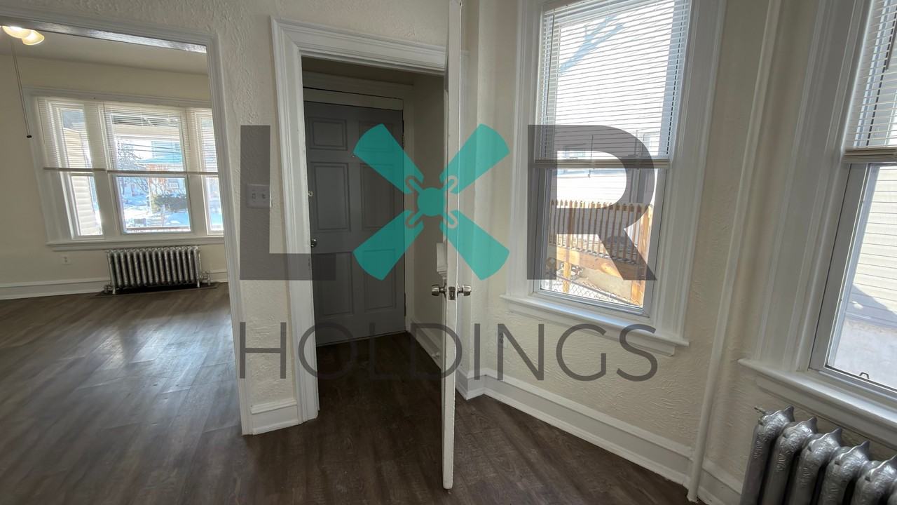 917 Pembroke Ave #1 - Photo 2 of 28