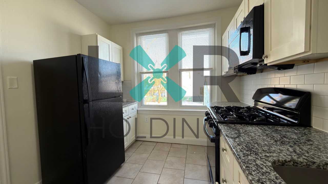 917 Pembroke Ave #1 - Photo 4 of 28