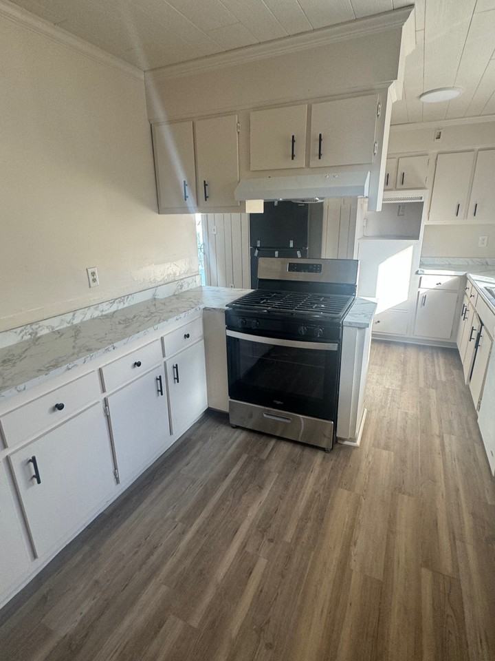 1512 Woodmont Ave #1 - Photo 6 of 16