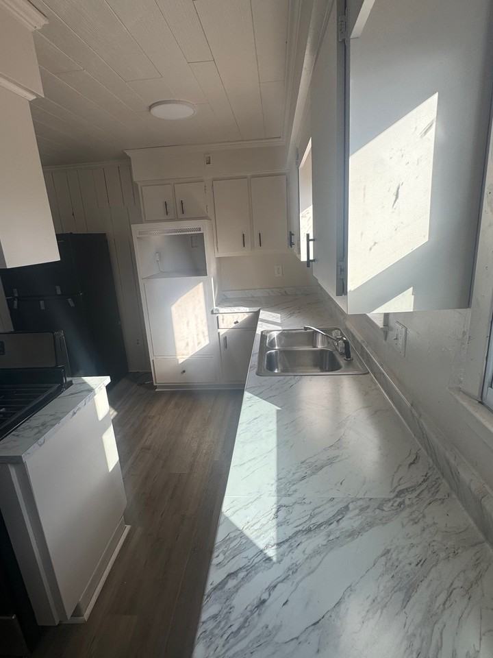 1512 Woodmont Ave #1 - Photo 7 of 16