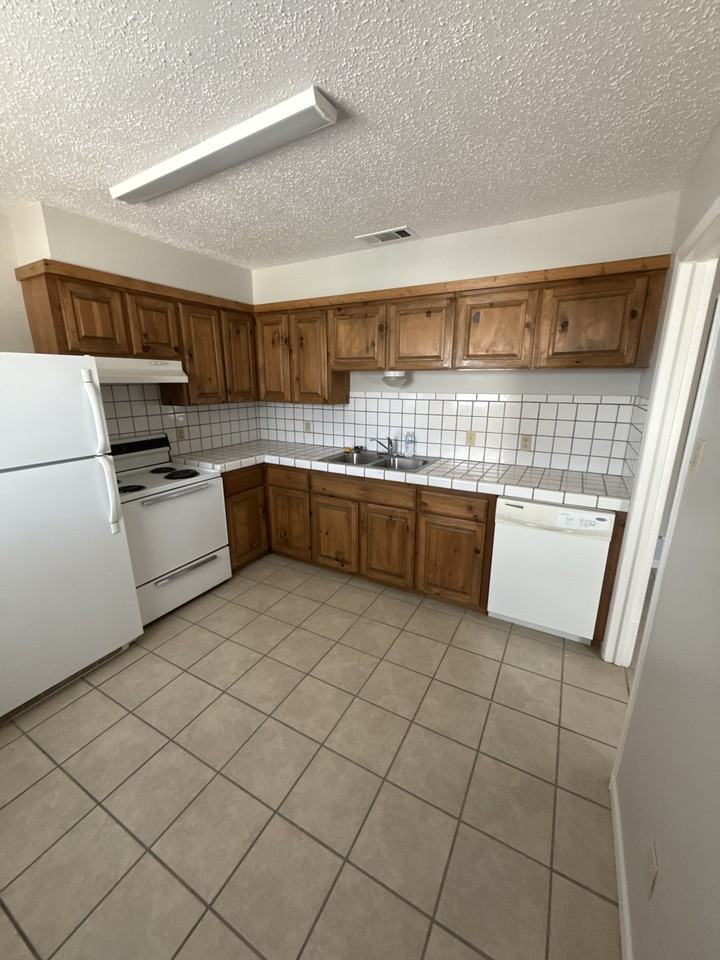 1600 West Lane - 6 #6 - Photo 3 of 8