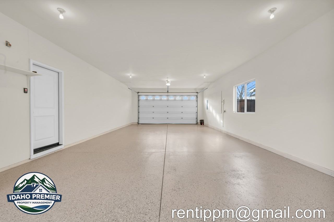 11232 W Springgold Dr #1 - Photo 5 of 32