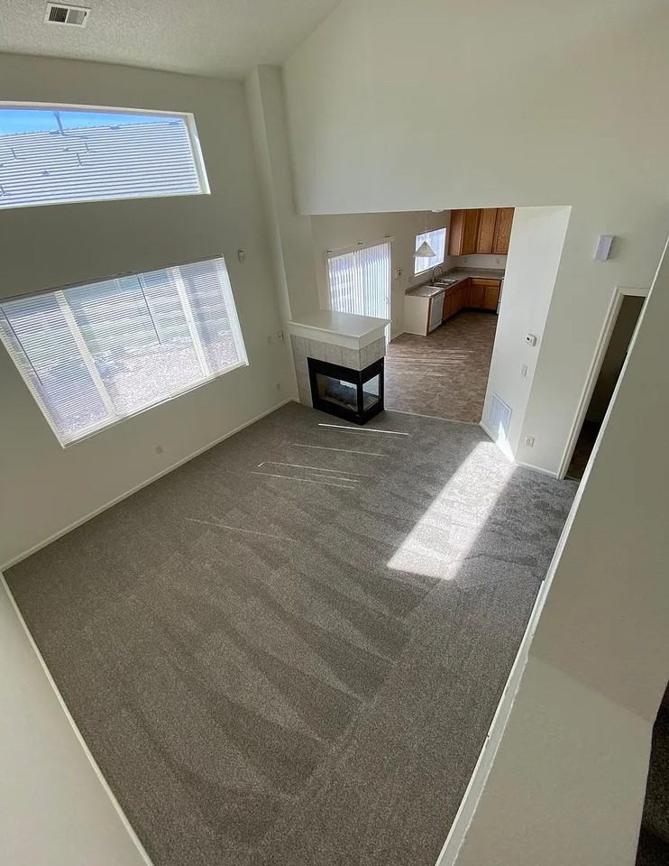 134 S Elkhart St - Photo 3 of 10