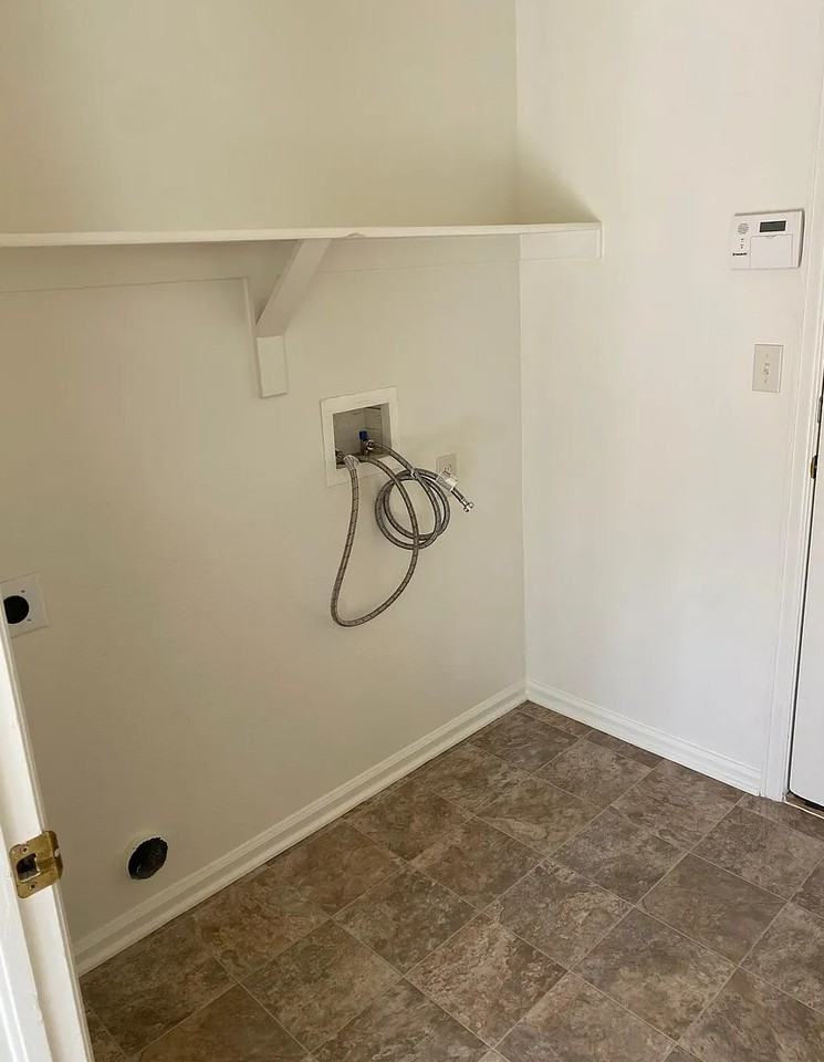 134 S Elkhart St - Photo 6 of 10