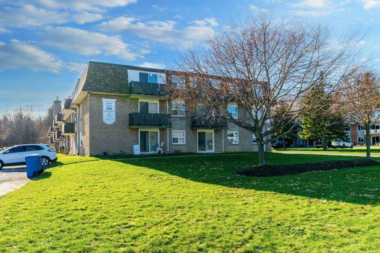 Huron Manor Apartments - Photo 3 of 19