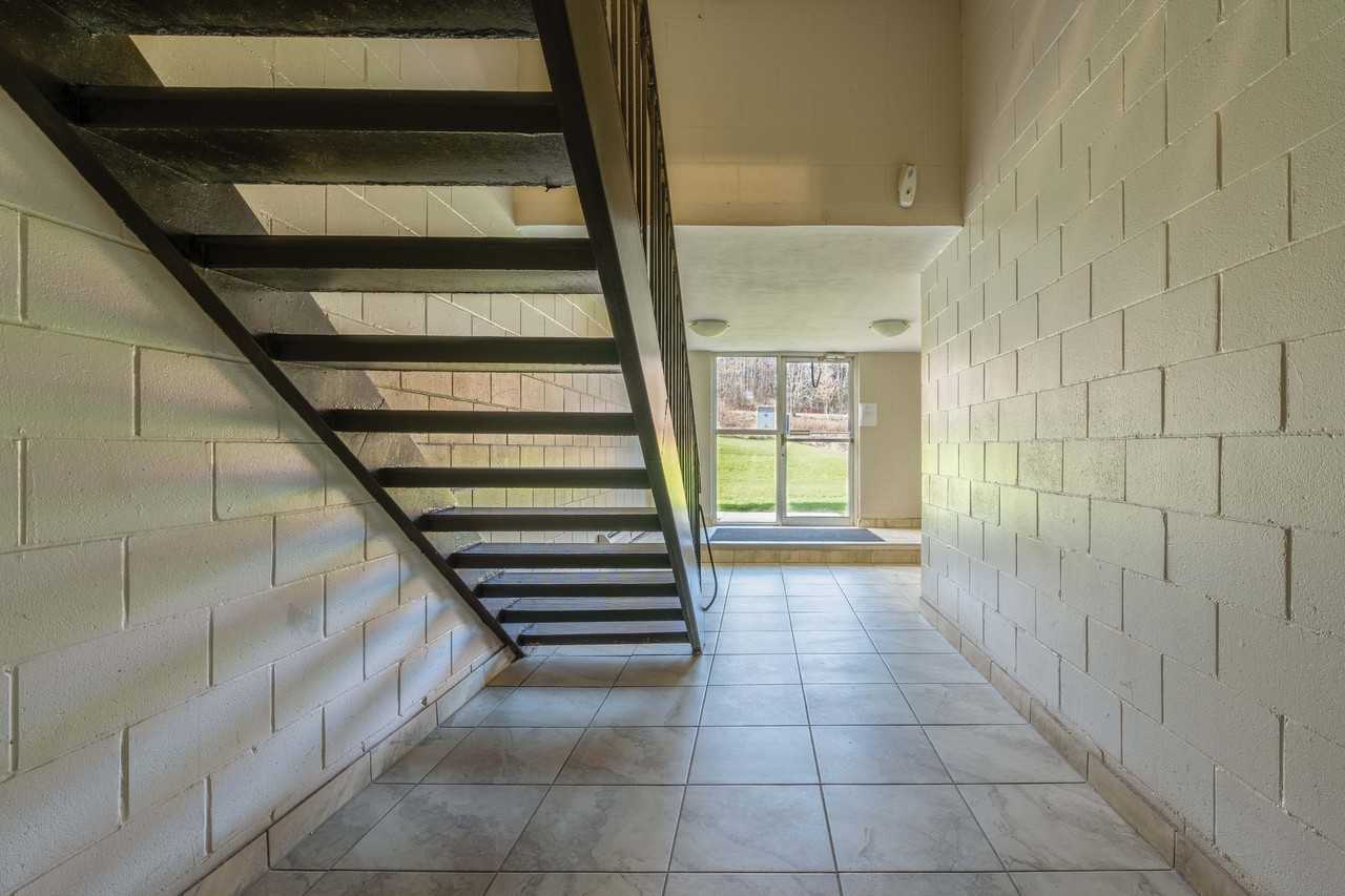 Huron Manor Apartments - Photo 5 of 19