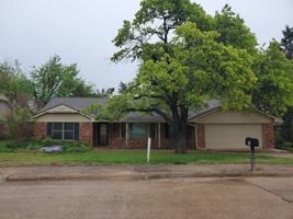 featured image of 912 E 10th St #1