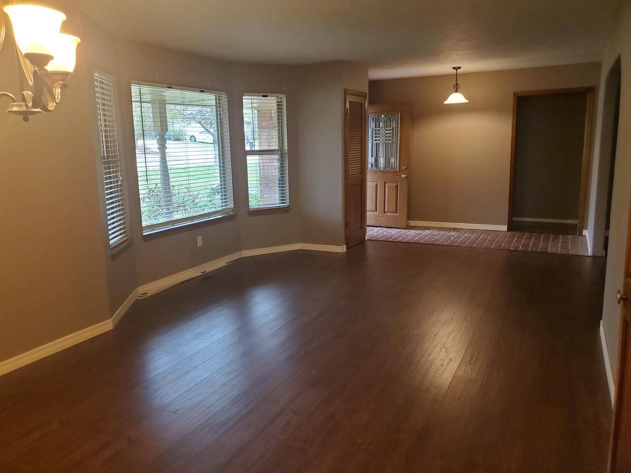 912 E 10th St #1 - Photo 2 of 20