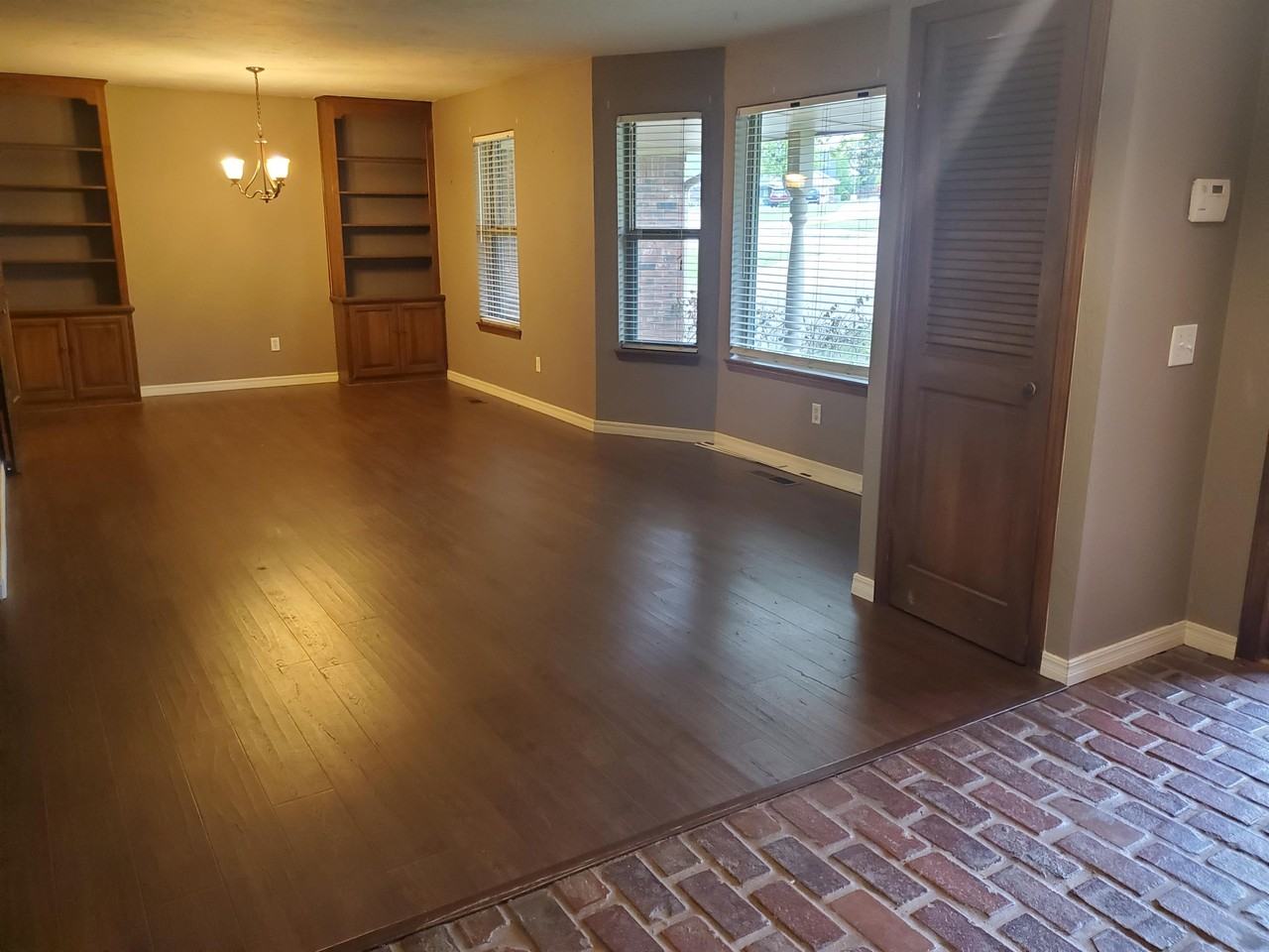 912 E 10th St #1 - Photo 3 of 20