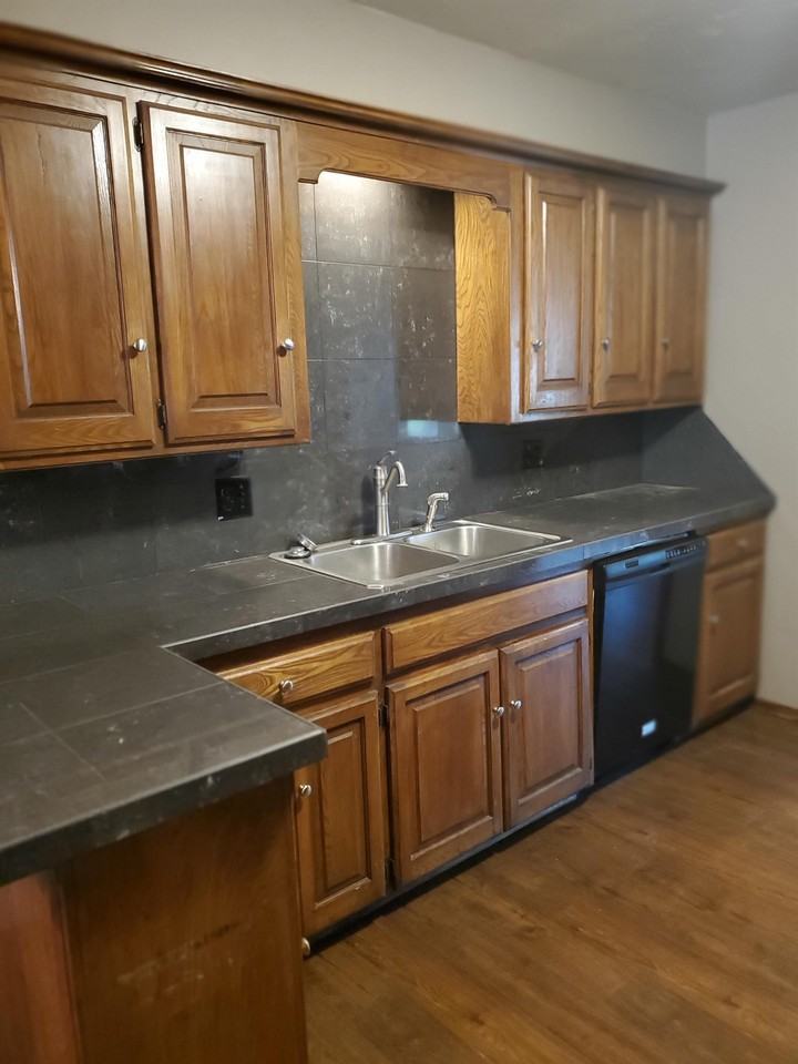 912 E 10th St #1 - Photo 6 of 20