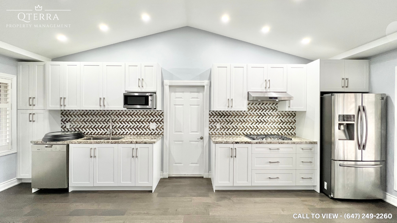 459 N Service Road, Mississauga, Ontario L5A 1B1 - Photo 2 of 19