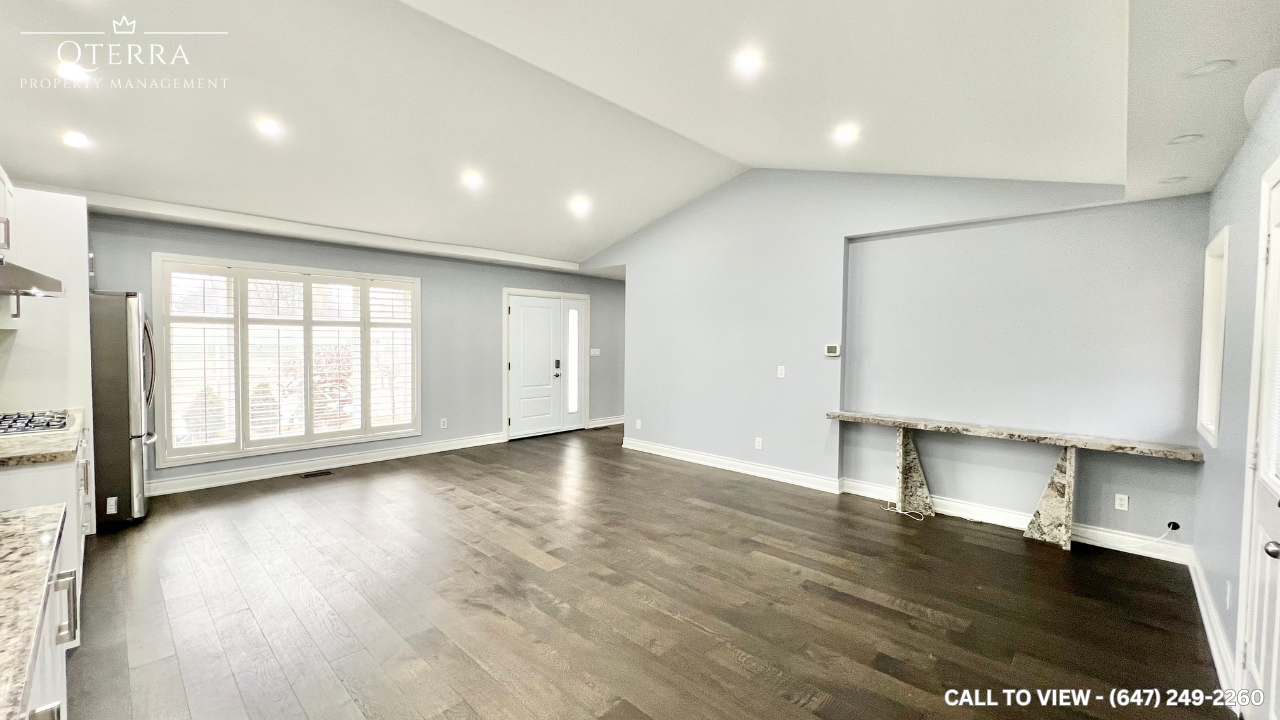 459 N Service Road, Mississauga, Ontario L5A 1B1 - Photo 3 of 19