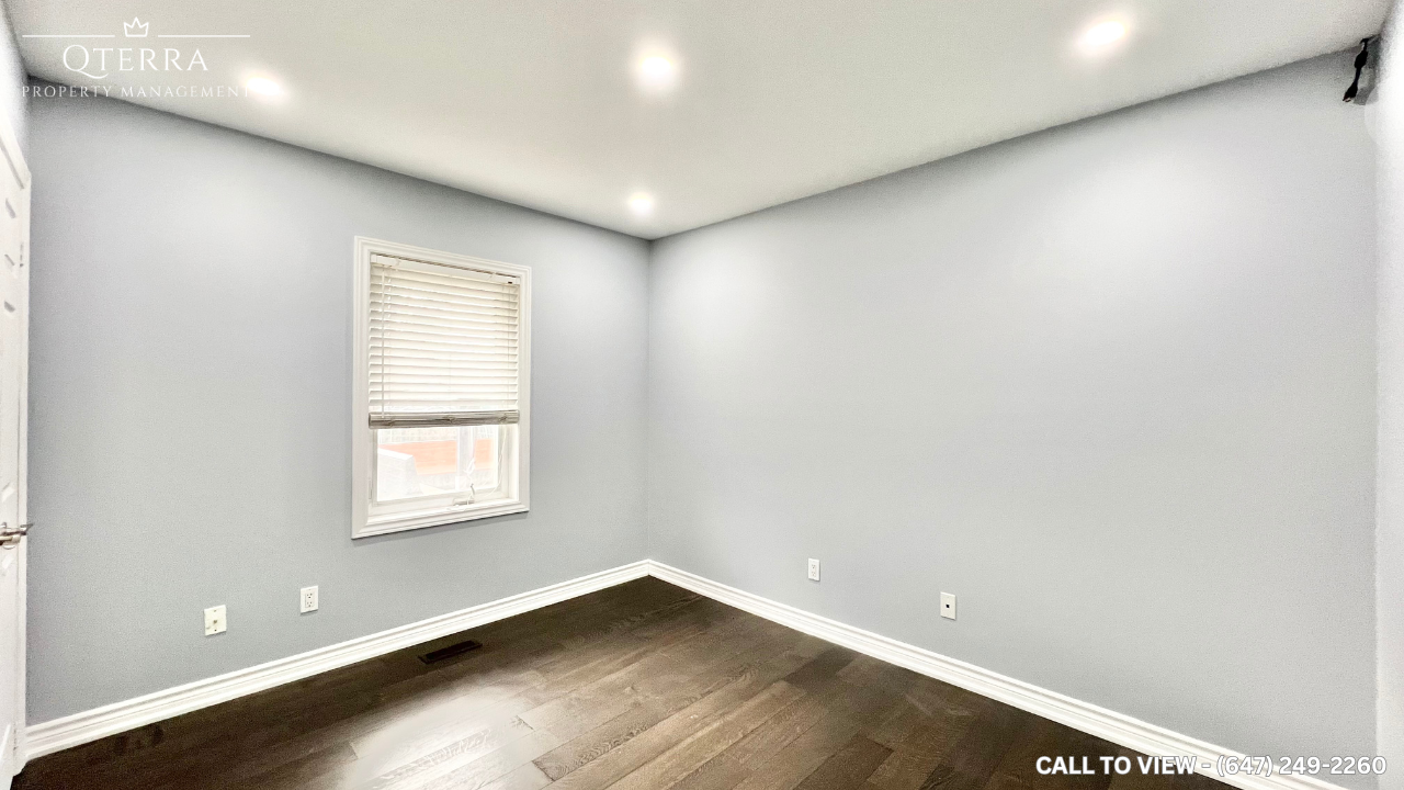 459 N Service Road, Mississauga, Ontario L5A 1B1 - Photo 5 of 19