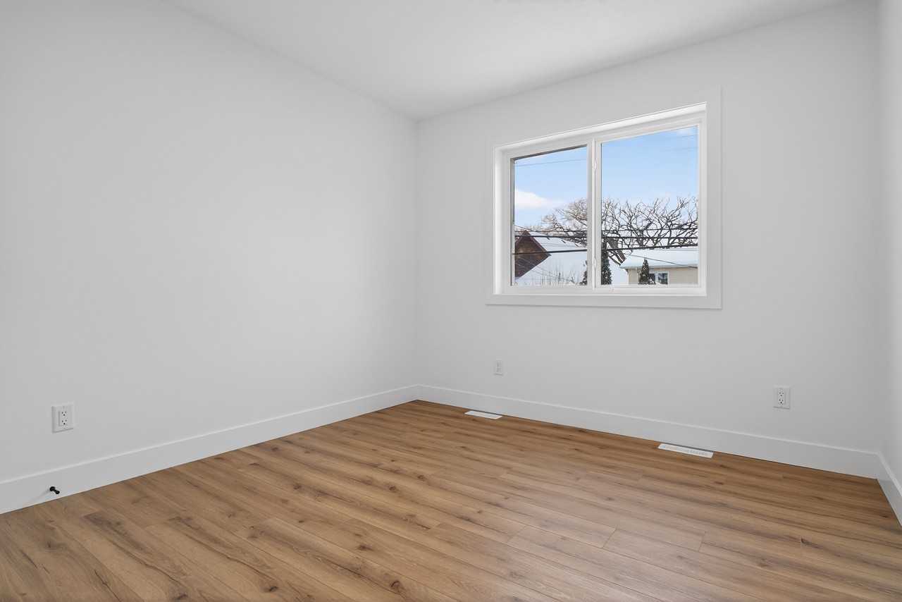 7609 88 Ave Nw - Photo 4 of 9